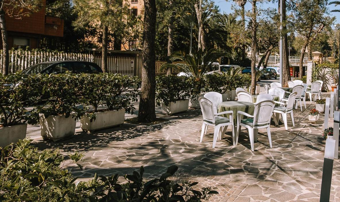 Hotel Garden Porto San Giorgio Bagian luar foto